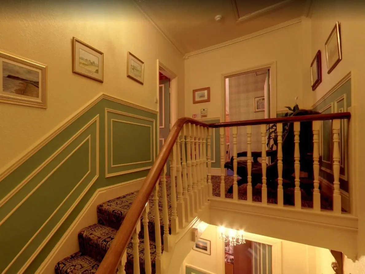 לינה וארוחת בוקר פילי Athol House