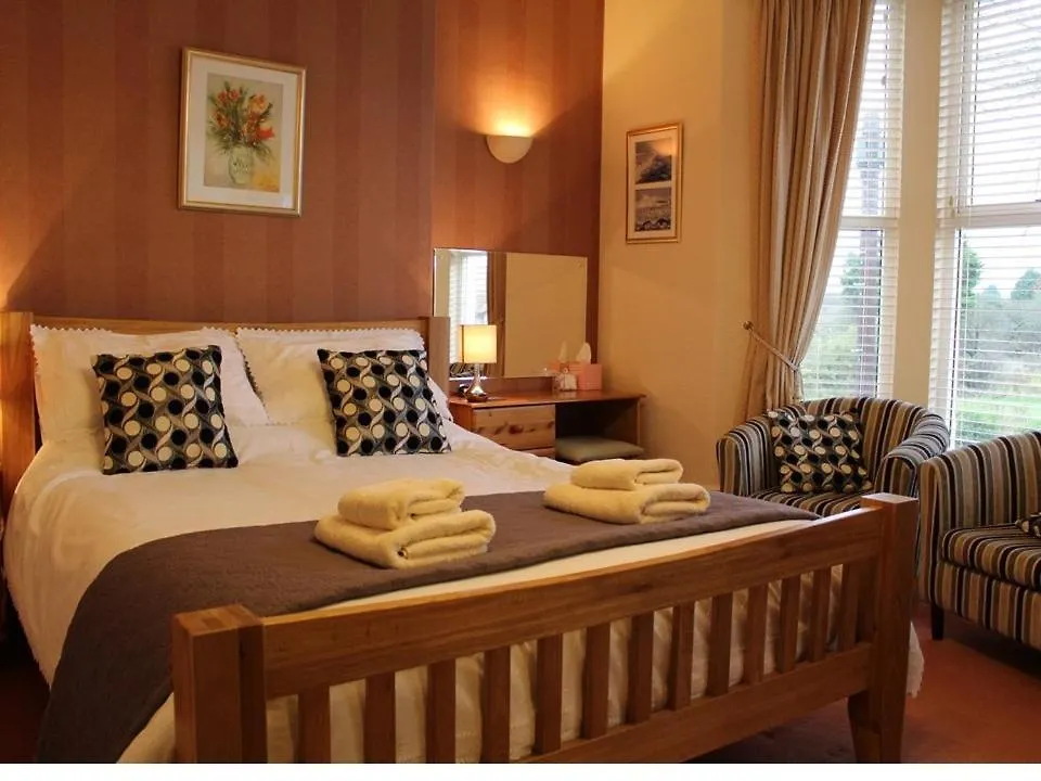 לינה וארוחת בוקר פילי Athol House 3*,  בריטניה